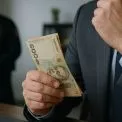 Зловживання під час закупівлі шин для КП «Київпастранс»: підприємець привласнив 4,9 млн гривень
