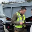 Інструктор автошколи в Києві продавав водійські права за хабар