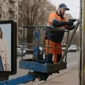 Київ очищають від незаконних рекламних конструкцій: де цього тижня прибиратимуть рекламу