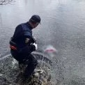 Тіло жінки виявили в озері Києва: поліція розслідує обставини