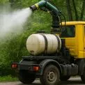 У Києві почалась обробка парків від кліщів: що потрібно знати