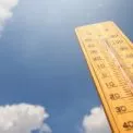 У Києві люди вже відкрили пляжний сезон просто у квітні