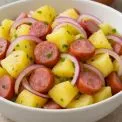 Салат “Мрія” з картоплею та сосисками: смачний рецепт на швидку руку