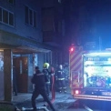 У Києві рятувальники витягли жінку та собаку з палаючої квартири