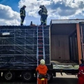 Трагедія на Київщині: чоловік загинув від струму під час перевезення габаритного вантажу
