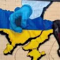 У столичній лікарні з’явився мурал, який "зшиває" Україну: подарунок до Дня прикордонників