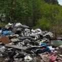 У Гостомелі виявили небезпечне сміттєзвалище прямо серед вулиці