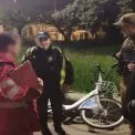 У Києві врятували чоловіка за секунди до стрибка зі скляного мосту