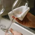 Як правильно мити келихи без розводів: прості секрети догляду