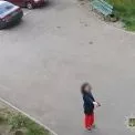 Жінка відкрила стрілянину біля багатоповерхівки у Києві