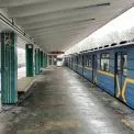 Авто згоріло вщент біля метро "Лівобережна": кадри пожежі