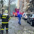 У Києві після нічної атаки рф перекрито кілька вулиць, зупинено трамваї №15 і №22 та змінено маршрути автобусів