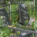 У Бучі вандали понівечили надгробки на цвинтарі