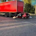 Жахлива ніч на Кільцевій: водій Volkswagen загинув у ДТП з вантажівкою