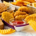 11 продуктів, які пришвидшують старіння шкіри: що терміново виключити з раціону
