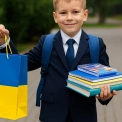 Дізнайтесь, як кияни можуть отримати 5000 грн на «Пакунок школяра» у 2025 році: хто має право, як подати заявку та на що можна витратити гроші.