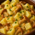 Картопля з лисичками у сметані — аромат літа у кожній ложці!