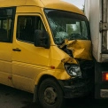 ДТП у Києві: Маршрутка врізалася у вантажівку – постраждали 9 осіб