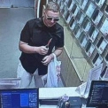 «Прострілю коліна!» — агресивний чоловік налякав відвідувачів ТЦ у Бучі