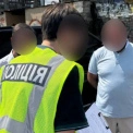 У Києві викрили розтрату понад 500 тисяч гривень на асфальті: затримано начальника ШЕУ Деснянського району