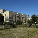 У київському парку «Молодіжний» відкрили сучасний майданчик для собак