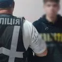 У Києві судитимуть 20-річного хлопця за підпал дверей квартири через «завдання» псевдоправоохоронця
