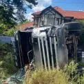 Травматичне ДТП на Київщині: легковик не надав переваги вантажівці