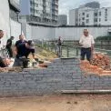 Столична влада знесла паркан на набережній Дніпра, забудовник знову його відбудував