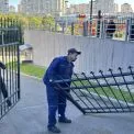 500 метрів набережної повернули киянам: незаконний паркан знесли вдруге