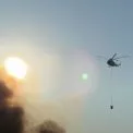 «Вже важко дихати»: після нічної атаки у Києві масштабні пожежі, рятувальники залучили авіацію