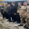 Під прикриттям служби: поліцейський організував нелегальний виїзд чоловіків за кордон