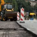 Мости, вулиці й трамвайні колії: що саме ремонтують у Києві просто зараз