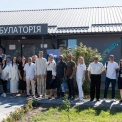 Амбулаторія з петриківським муралом і сонячними панелями: на Київщині відновили медзаклад після обстрілів