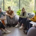 Тиждень психології: жіночий ретрит, терапевтичні групи та вебінар для батьків у Києві