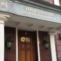 В Ірпені керівниця магазину задушила безпритульного кота: прокуратура розслідує справу