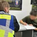 П’яні витівки на вулиці: на Подолі спіймали неповнолітніх хуліганів