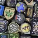Шеврони - маленькі деталі, які вирішують великі завдання: практичний гід із вибору матеріалу, кріплення та дизайну