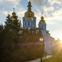 Осіннє тепло без опадів: якою буде погода сьогодні у Києві та області