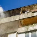 У Києві горіла багатоповерхівка: вогонь охопив кілька квартир, є жертва
