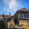 Пожежа у Михайлівці-Рубежівці: вогонь знищив покрівлю та житлові приміщення двох поверхів