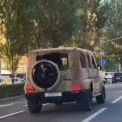 Коли в столиці похолодало: у Києві помітили пухнастий Mercedes G-Class