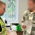 У Києві чиновник вимагав щомісячні побори від підприємця за незаконні торговельні точки