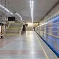 Інцидент на станції «Позняки»: пасажир впав на колії, рух метро відновлено