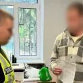 Побори під виглядом благодійності: посадовець РДА вимагав гроші за незаконні точки у столиці
