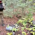 Небезпека просто в лісі: у Києві знайшли нездетонований дрон із вибухівкою