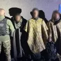 «Плащі-невидимки» не допомогли: прикордонники затримали чоловіків, які намагалися перейти до Молдови