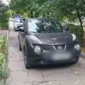 Пенсіонерку госпіталізували: водійка кросовера збила жінку у дворі будинку