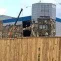 На Троєщині розбирають старий ТЦ «Сіріус» — будівля простоювала понад 10 років