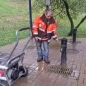 У Києві вже 80 бюветів підключили до генераторів: воду можна набрати навіть без світла