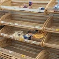Через блекаути в столиці виник дефіцит хліба: у супермаркетах — порожні полиці
